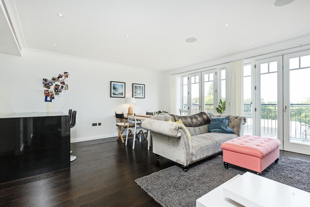 Property photo 1 of 22 18352_Kfh12_Lo