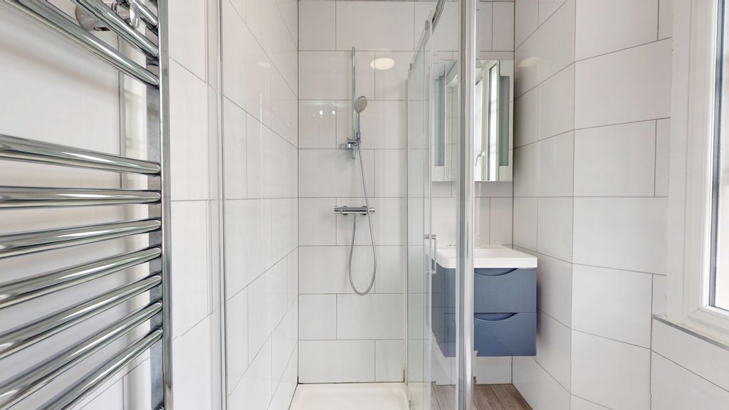 Property photo 2 of 7 Bathroom - Angle 1