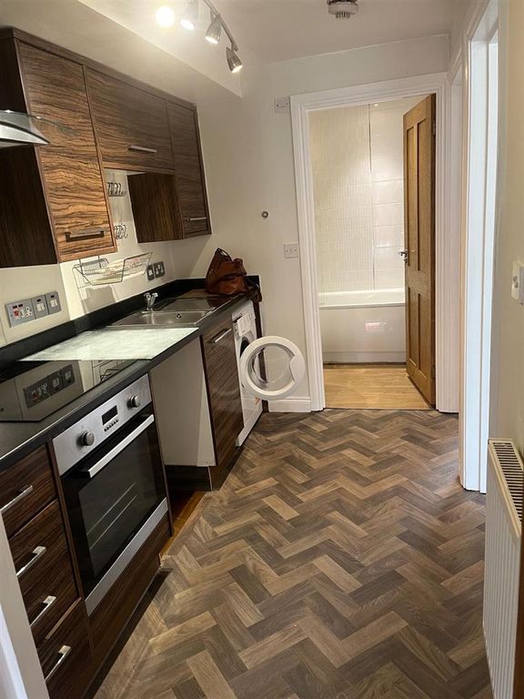 Property photo 3 of 11 Kitchen