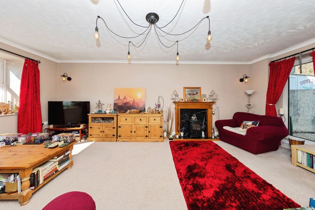 Property photo 3 of 17 Photo