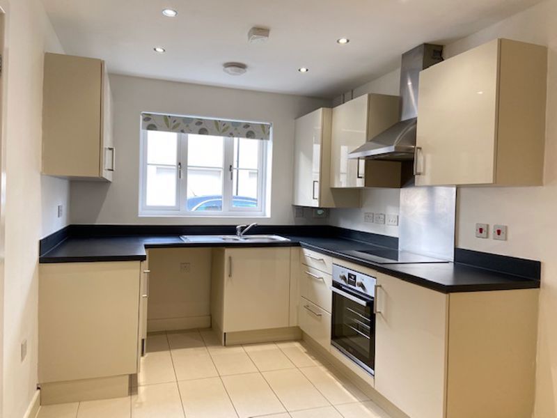 Property photo 2 of 9 Kitchen
