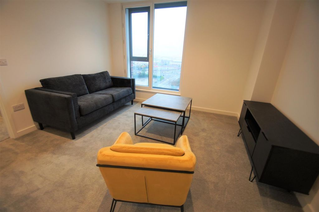 Property photo 2 of 21