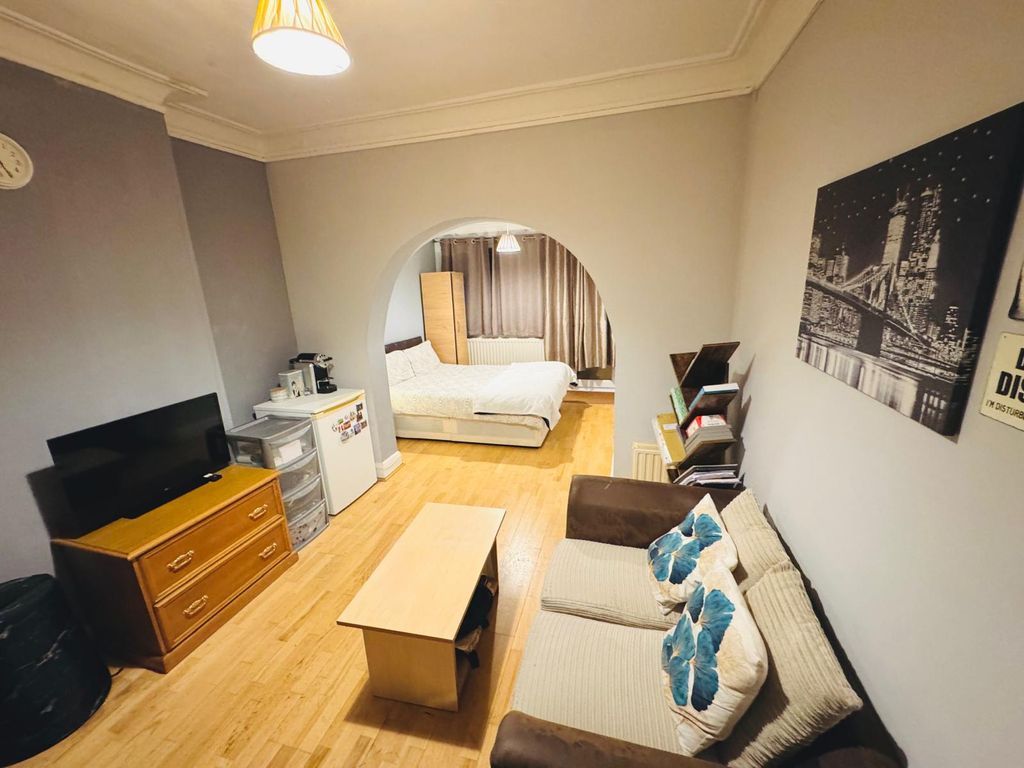 Property photo 1 of 4