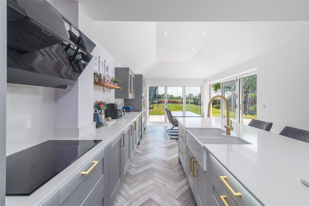 Property photo 3 of 18 Kitchen Diner