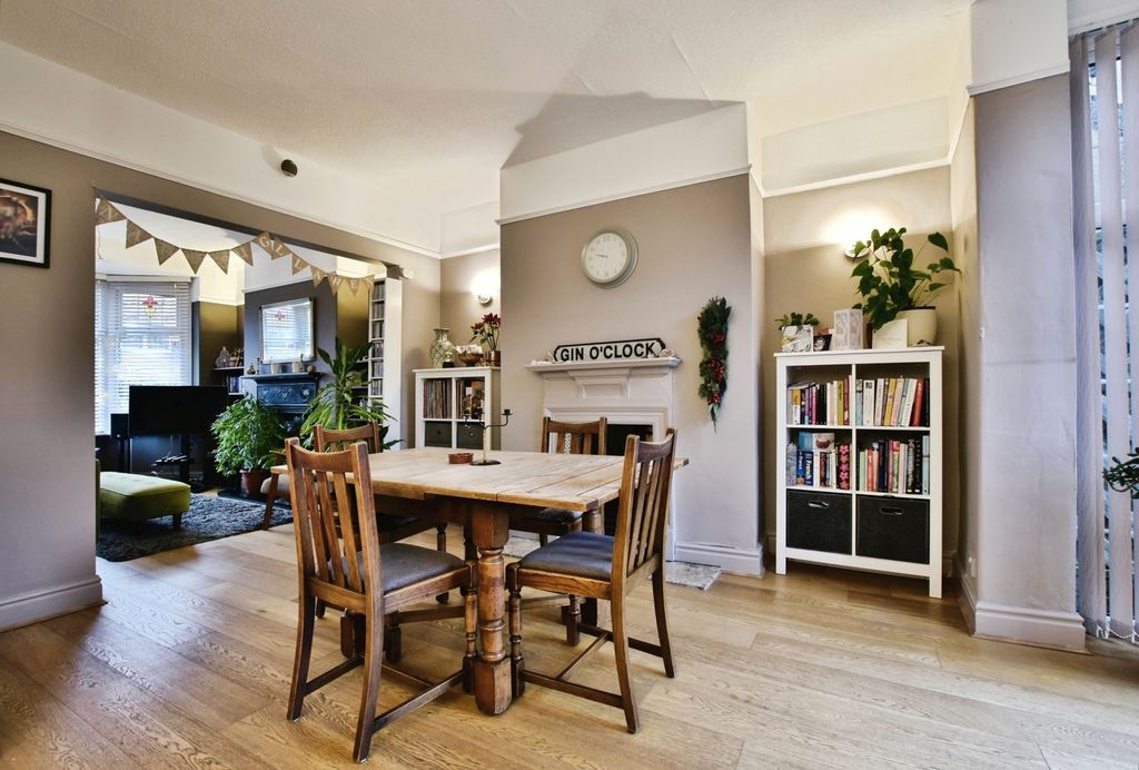 Property photo 3 of 20 Pbox-Img.Jpg