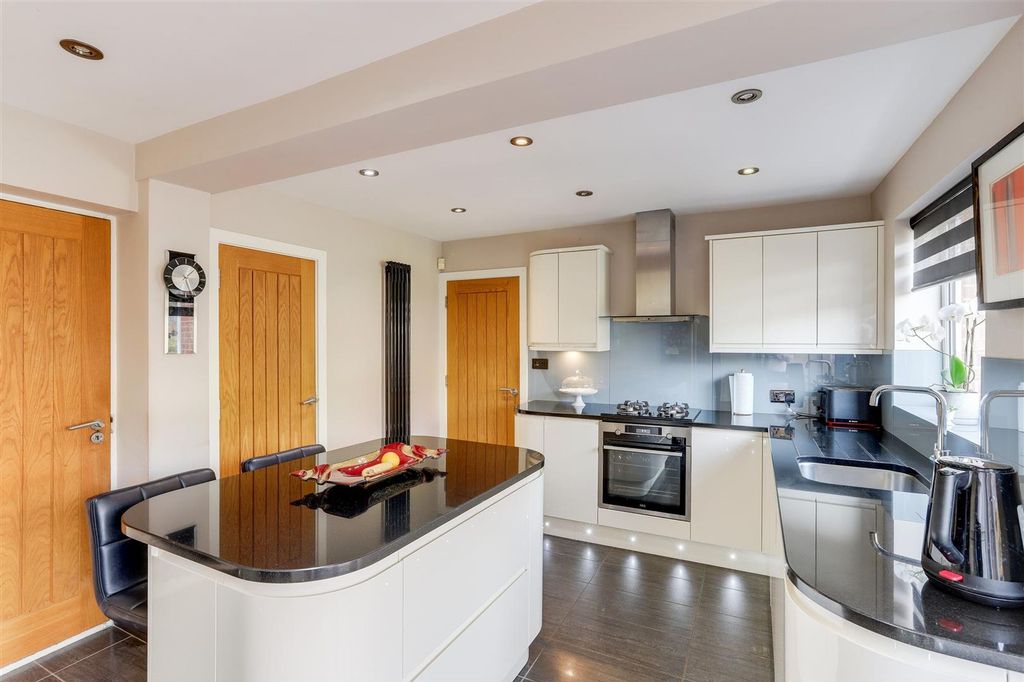 Property photo 2 of 26