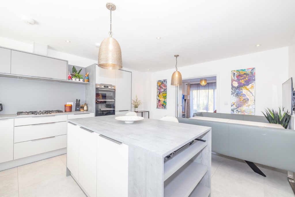 Property photo 2 of 15 Picture 2