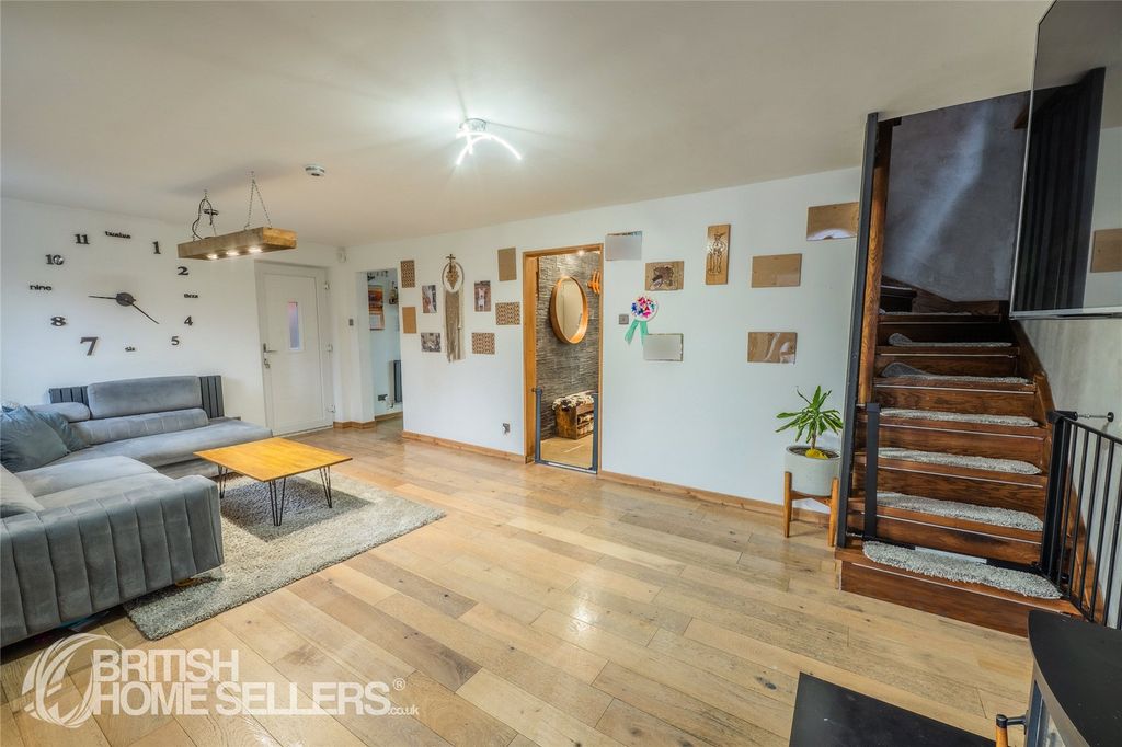 Property photo 3 of 22 Picture No. 25