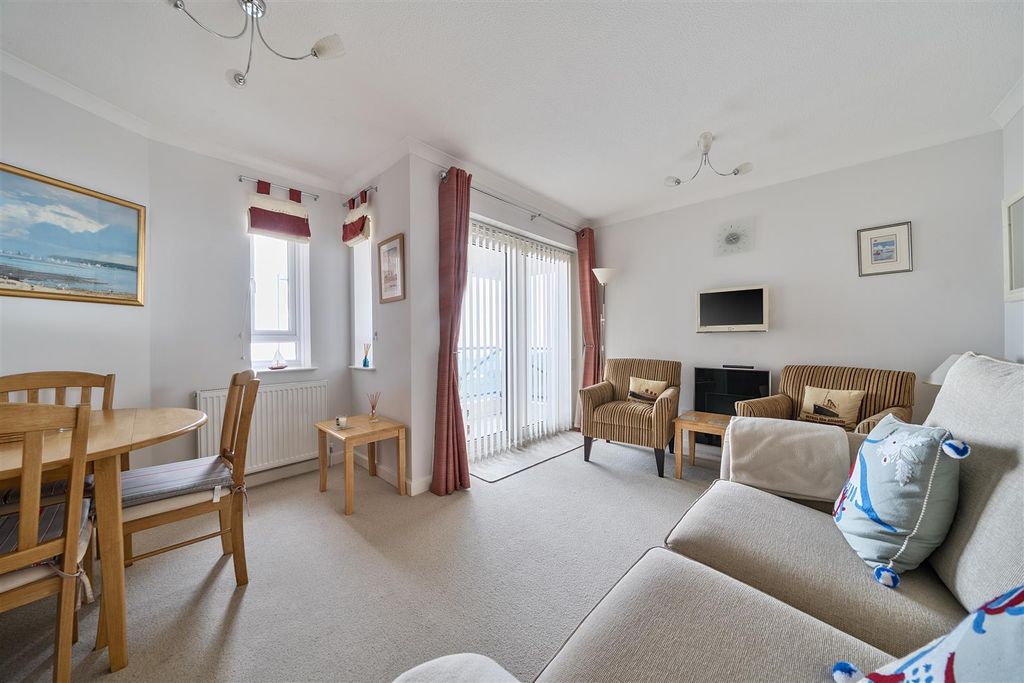 Property photo 2 of 20 Living Room