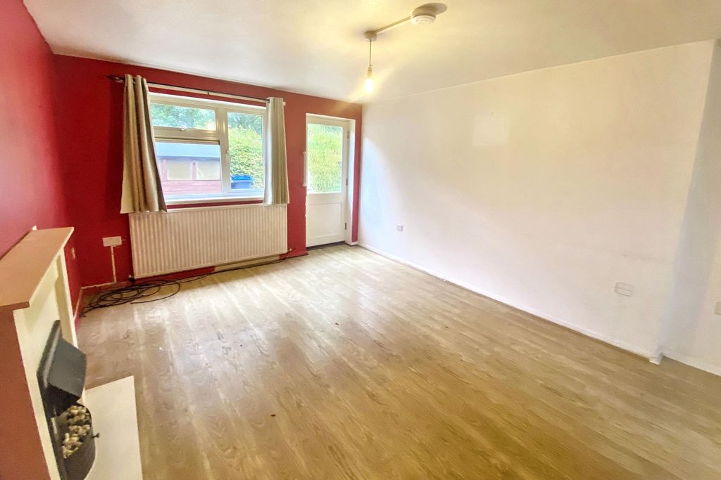 Property photo 3 of 15 17 The Glebe Calne Wiltshire Sn11 8Hb