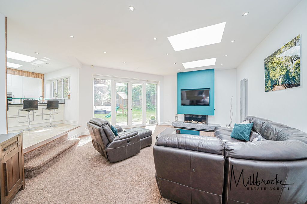 Property photo 2 of 48
