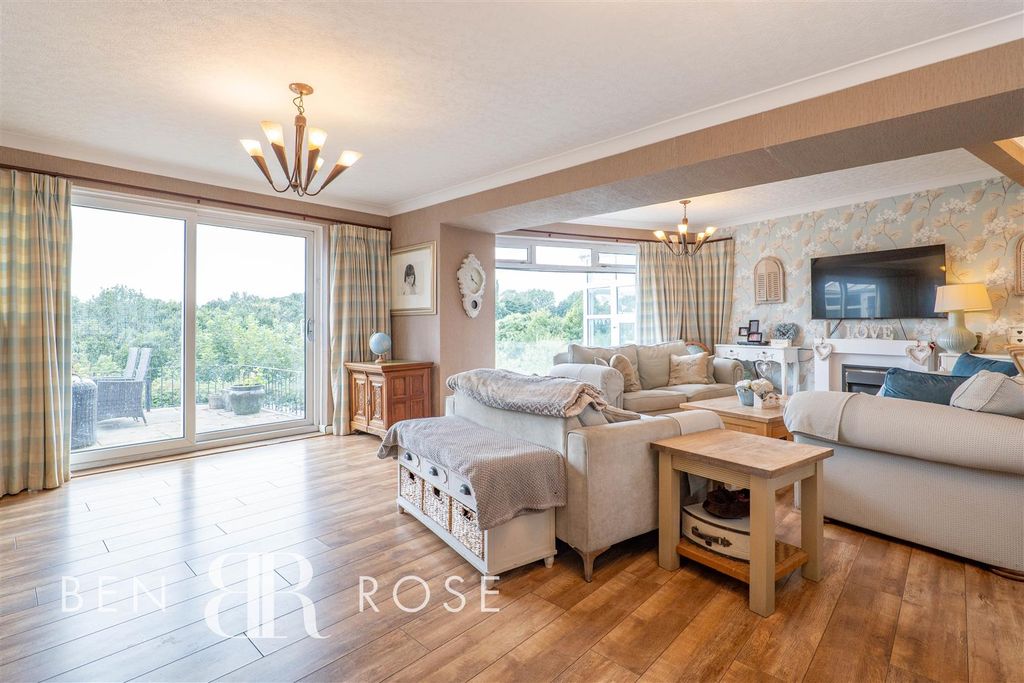 Property photo 2 of 50 Lounge/Dining Room