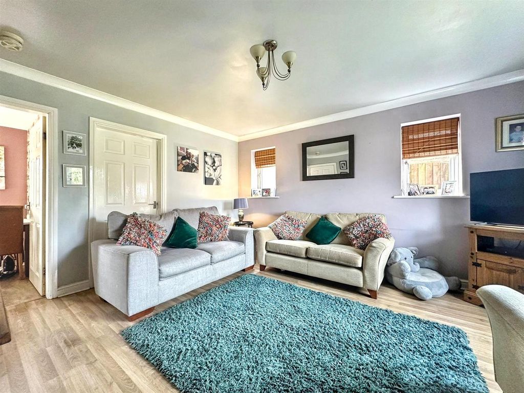 Property photo 3 of 25 Living Room