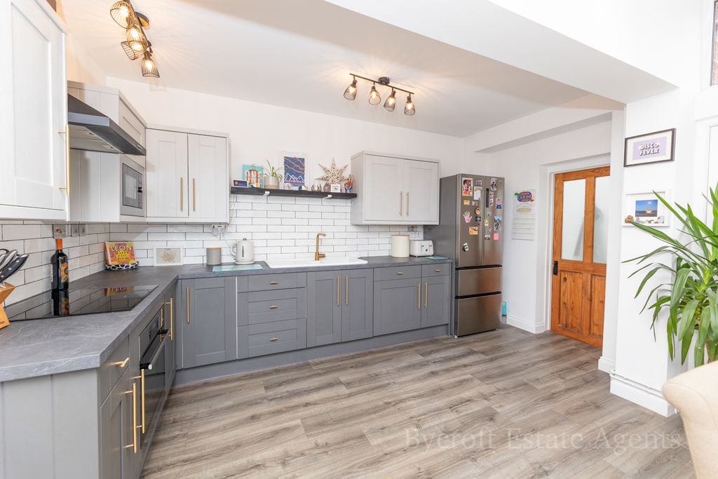 Property photo 2 of 26