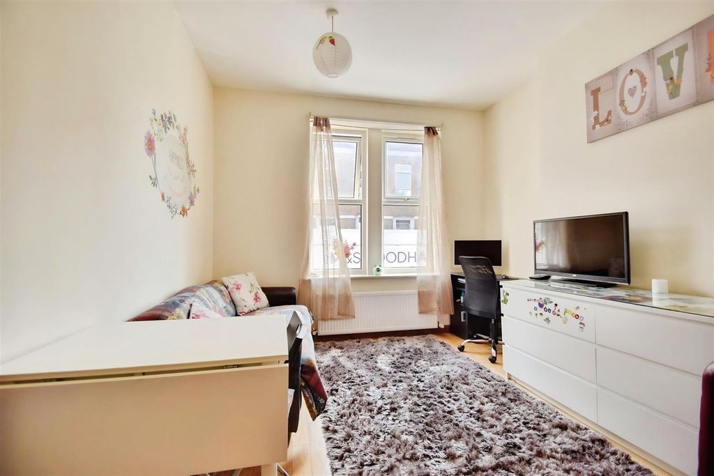 Property photo 2 of 6 0696E4B8-Qfmrmdobr0Ak_Dem4Ezt3Ej-i4W.Jpg