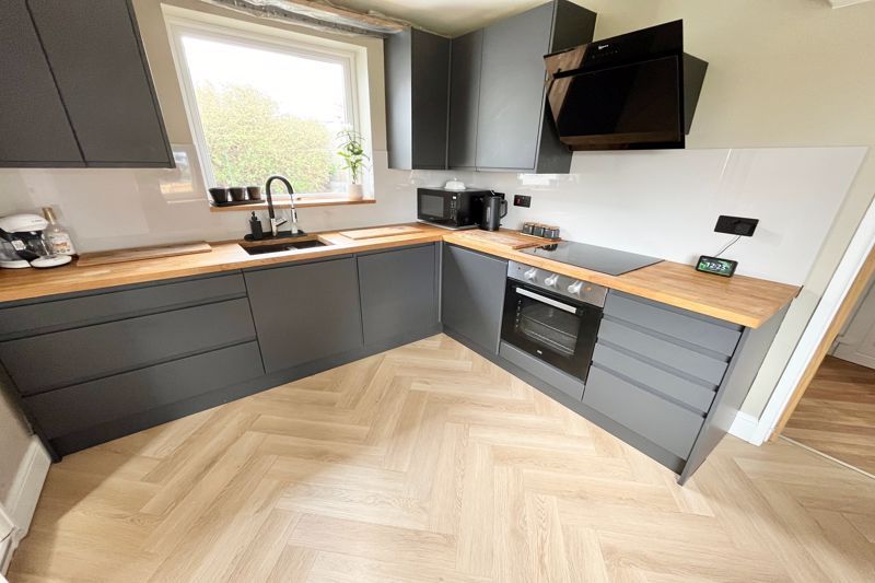 Property photo 3 of 16 Kitchen