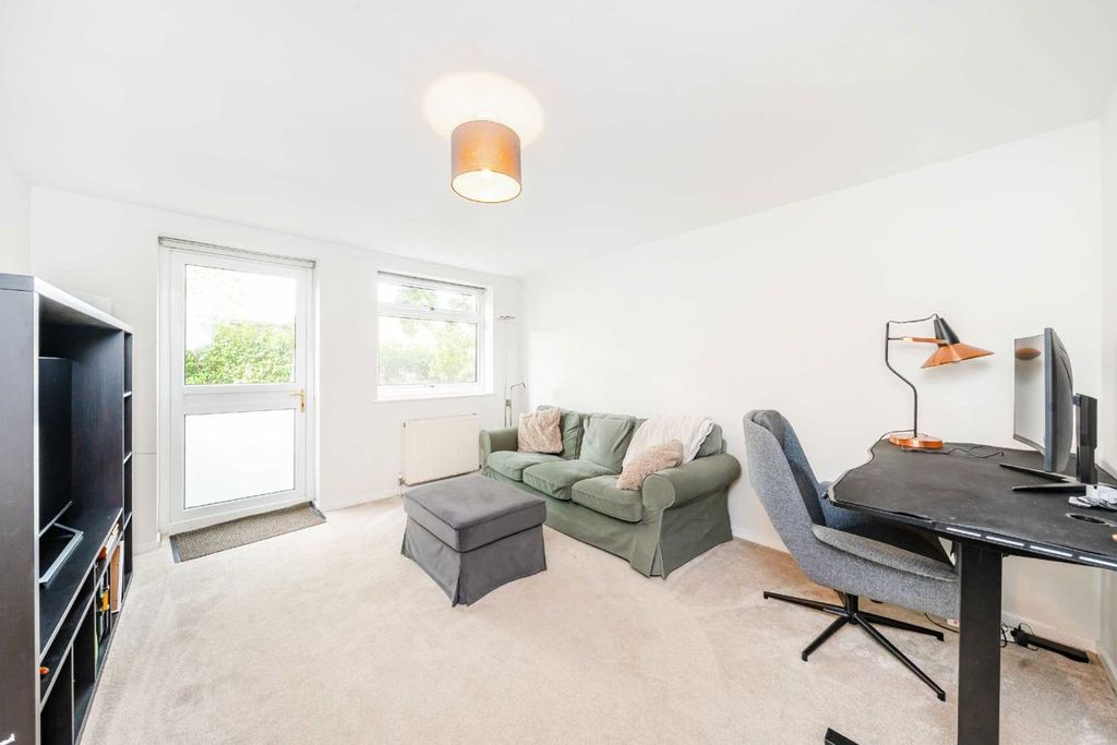 Property photo 2 of 5