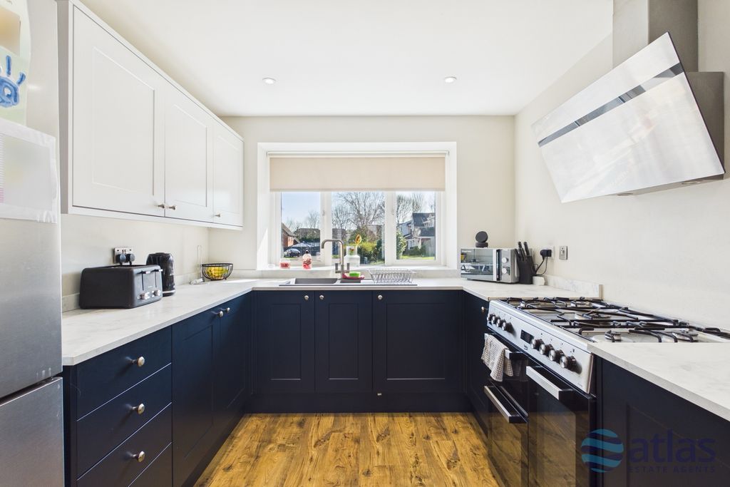 Property photo 2 of 28 Kitchen