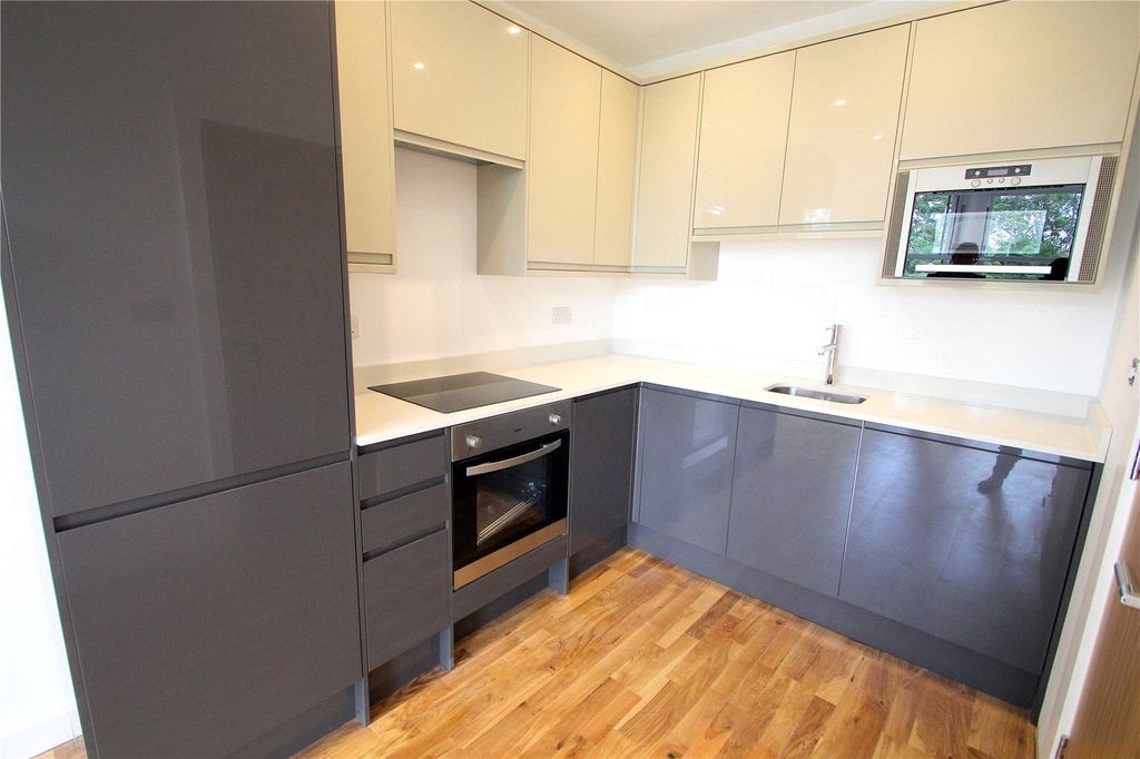 Property photo 3 of 9 Kitchen