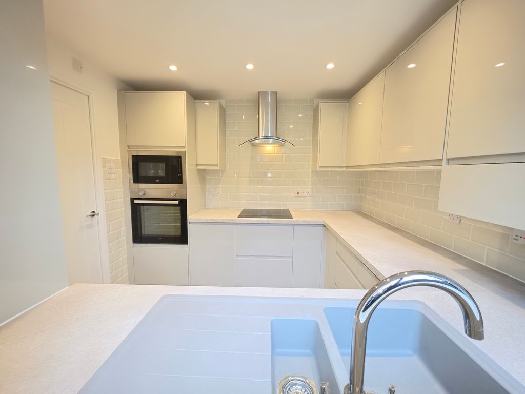 Property photo 2 of 31