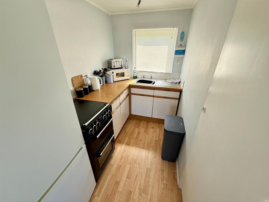 Property photo 3 of 9 Kitchen