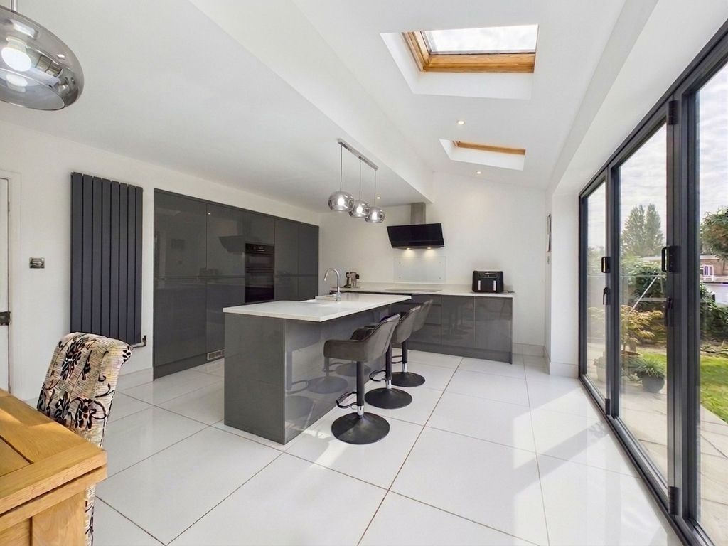 Property photo 3 of 20 Kitchen/Diner