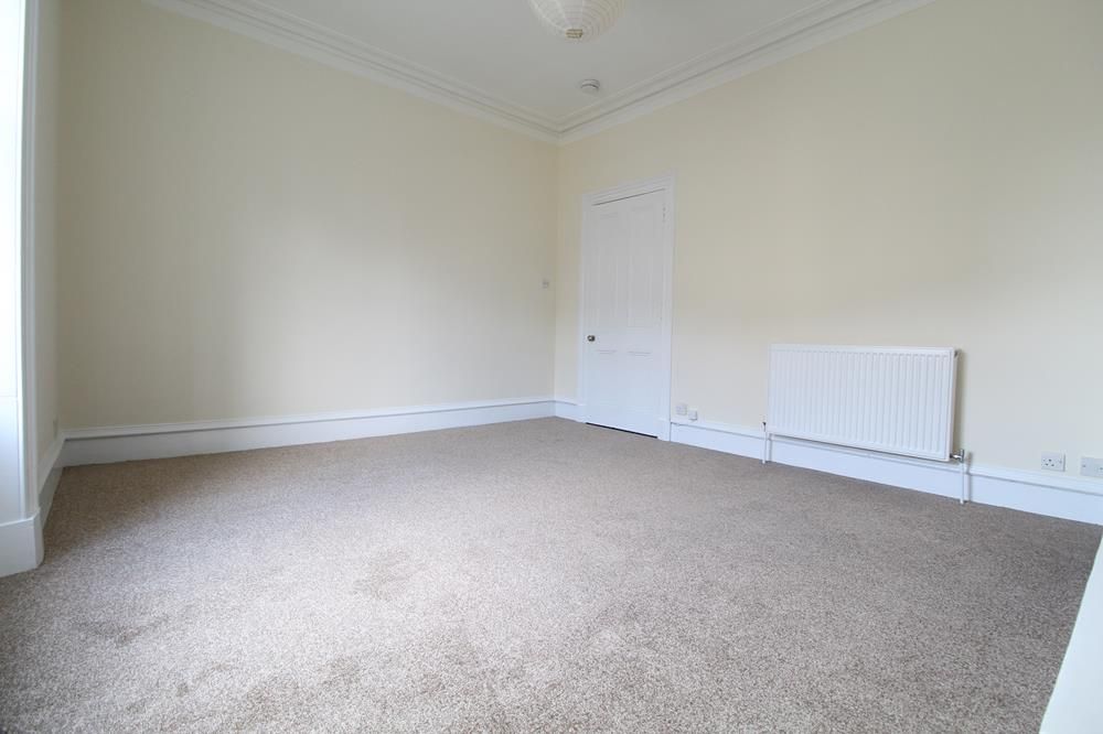 Property photo 2 of 9 Lounge Alt