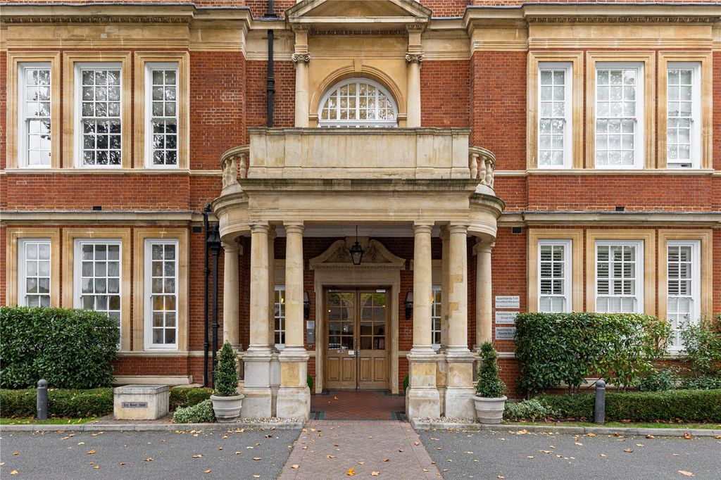 Property photo 1 of 9 External