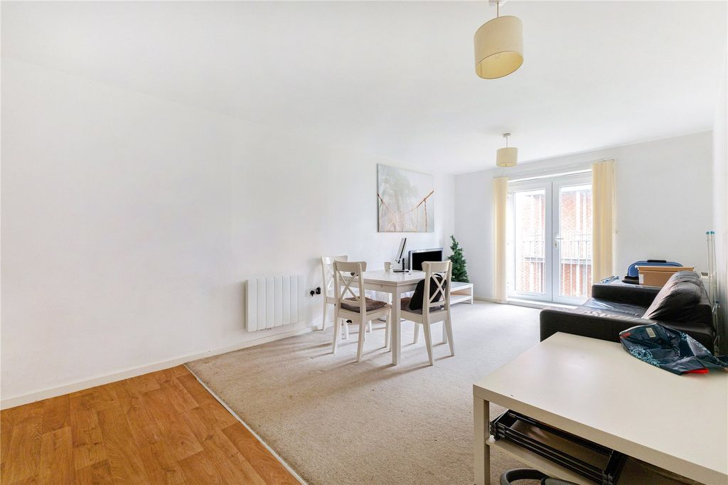 Property photo 2 of 9 Living Area