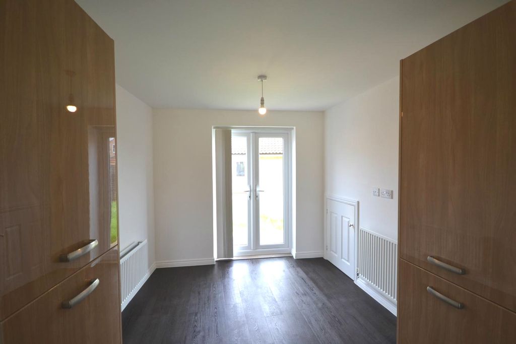 Property photo 3 of 15 Dining Room