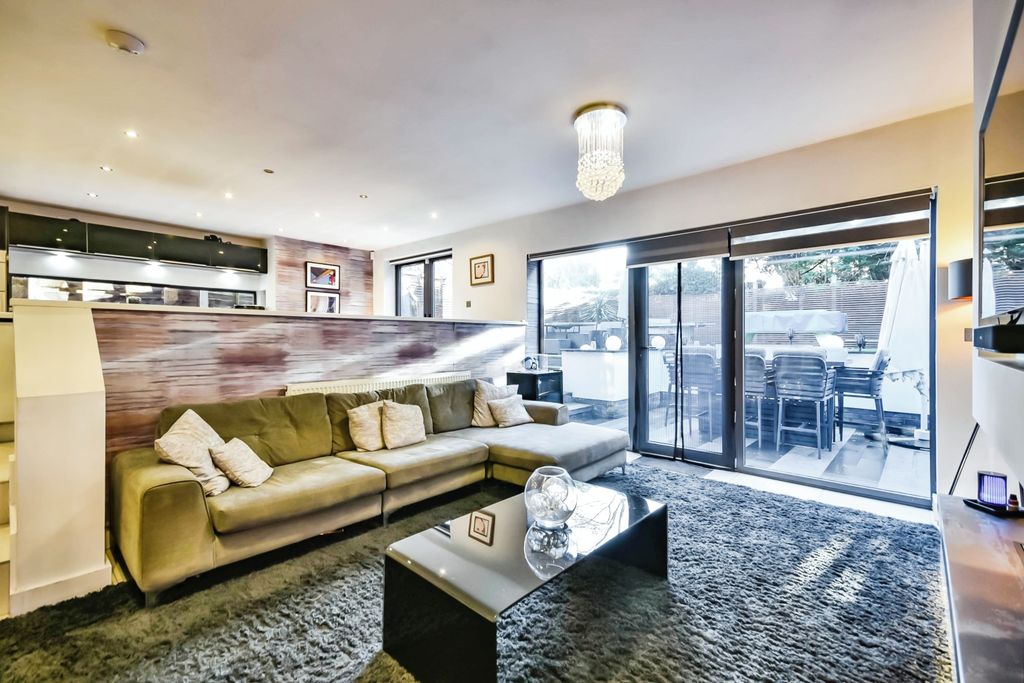 Property photo 2 of 17 Kitchen/Lounge/Diner