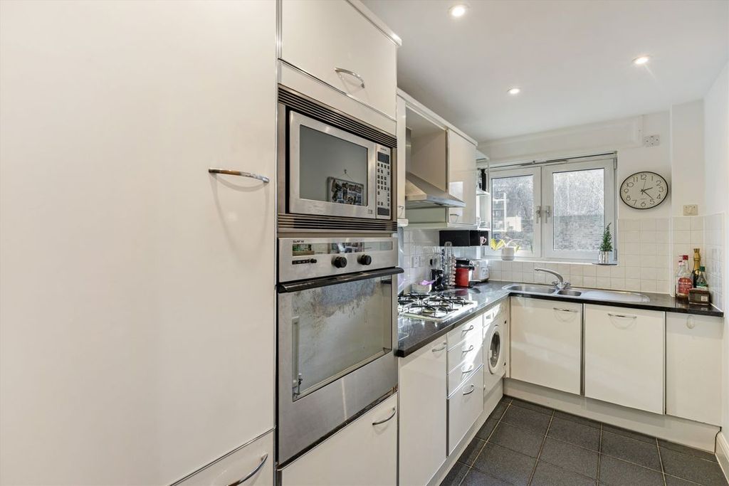 Property photo 3 of 6