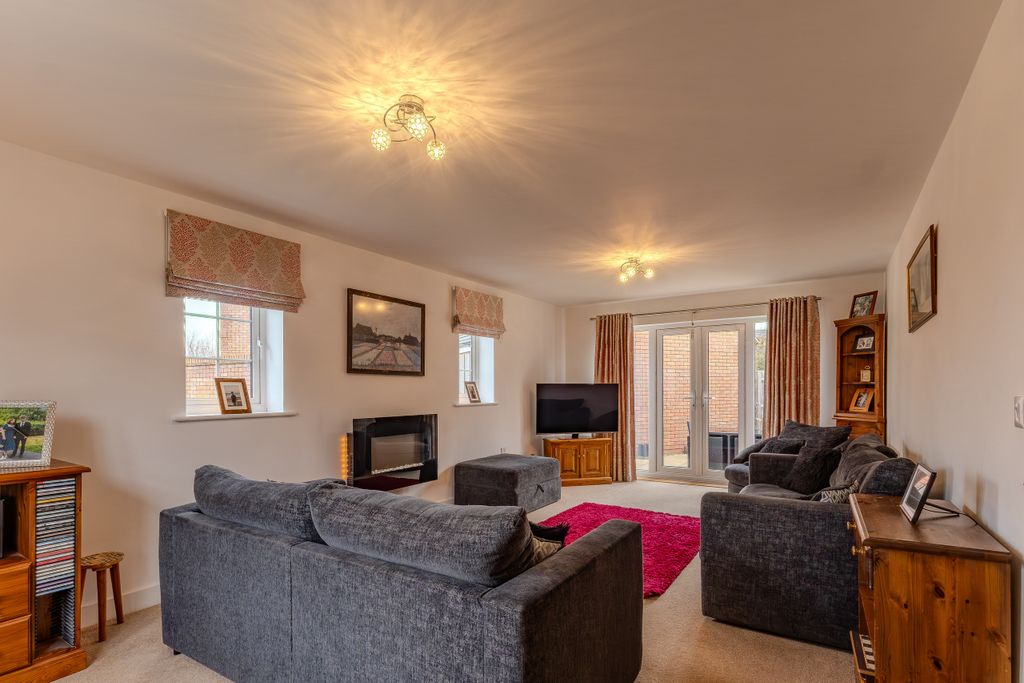 Property photo 2 of 24 Living Room (New)