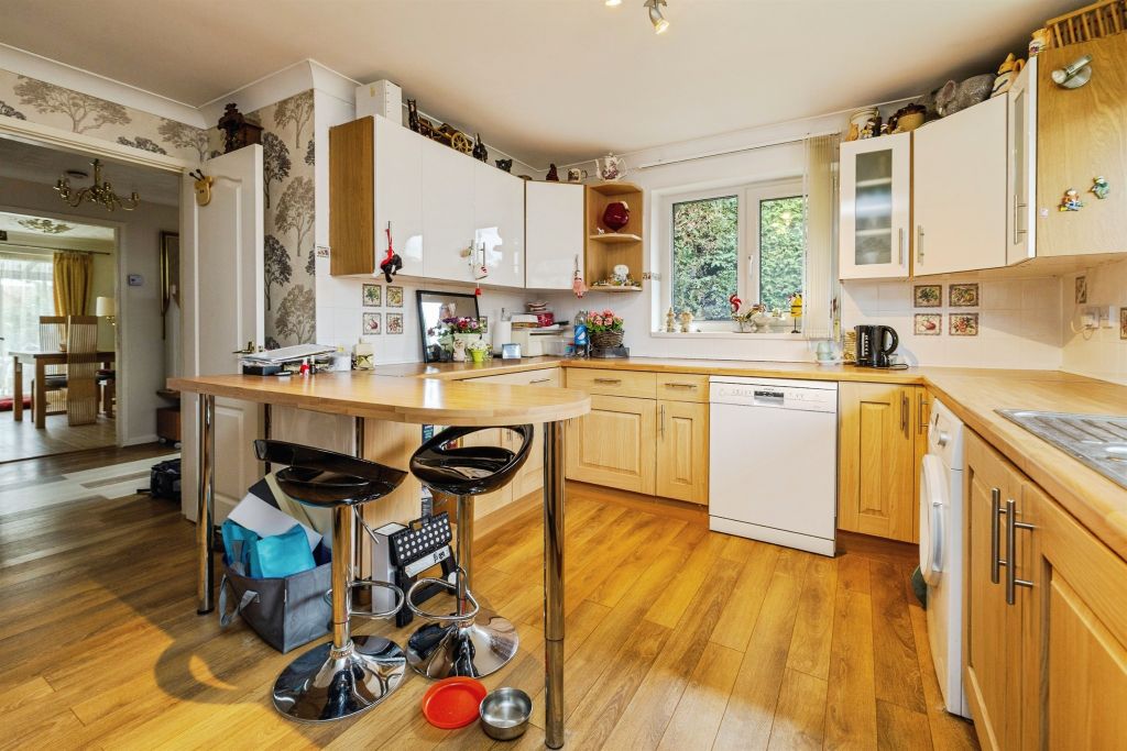 Property photo 3 of 22 Kitchen