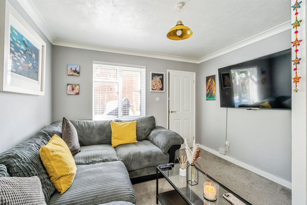 Property photo 2 of 17