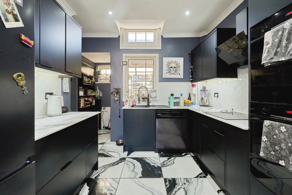 Property photo 1 of 17 Kitchen