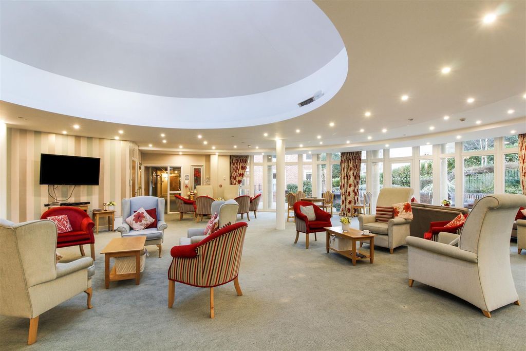Property photo 3 of 14 Residents Lounge.Jpg