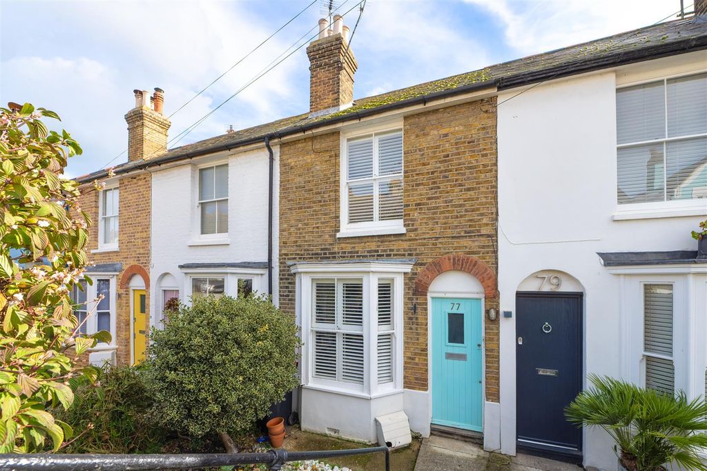 Property photo 1 of 17 Island Wall, Whitstable