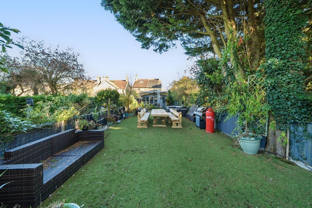 Property photo 3 of 21