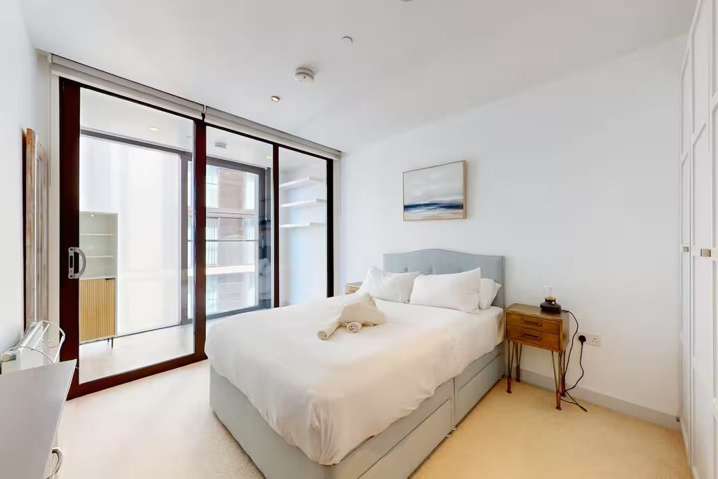 Property photo 2 of 8 Bedroom