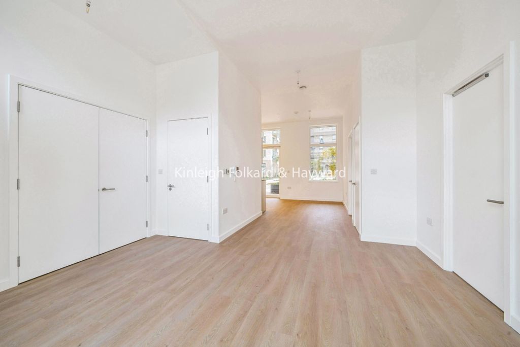 Property photo 3 of 21 E7Fbf4A2-5Deb-4d04-8