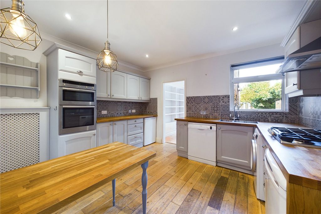 Property photo 3 of 16 Picture No. 25