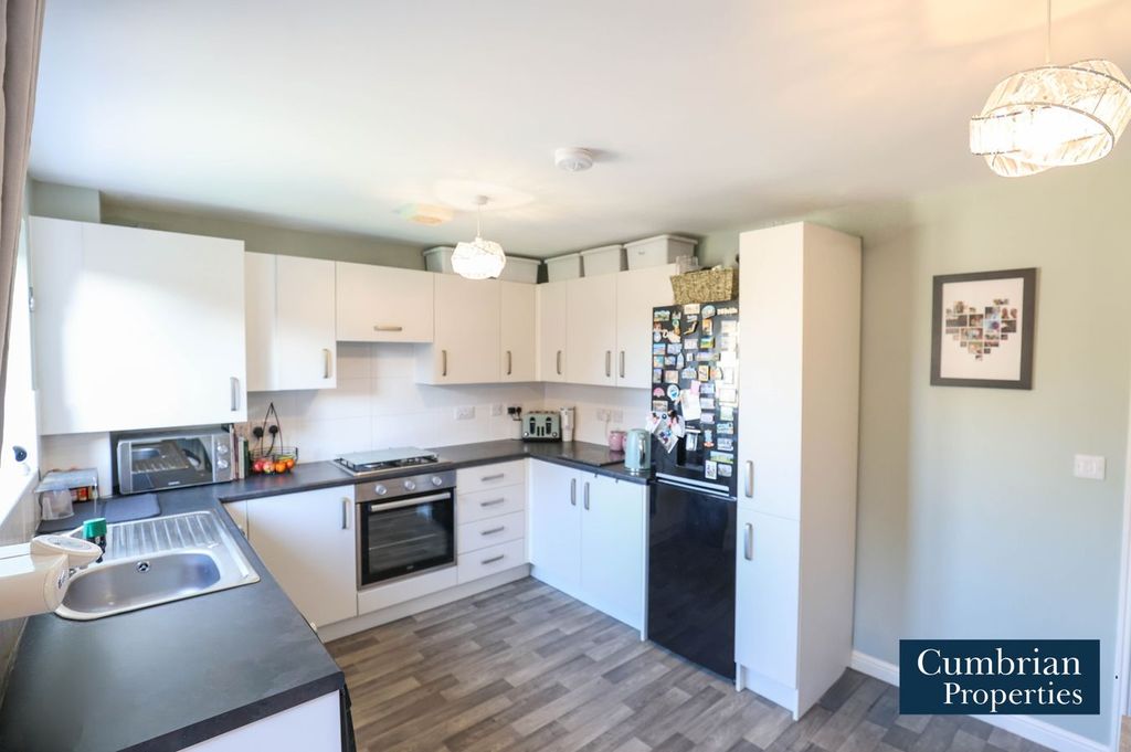 Property photo 2 of 10 Dining Kitchen