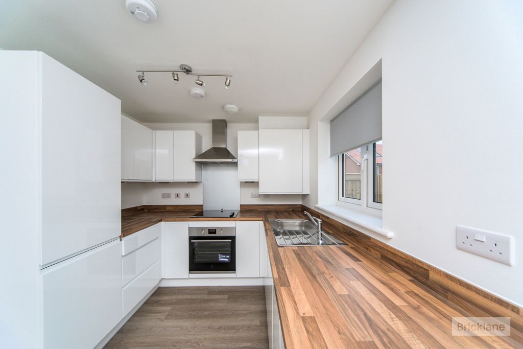 Property photo 3 of 14 Kitchen