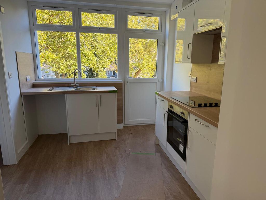 Property photo 2 of 10 Kitchen