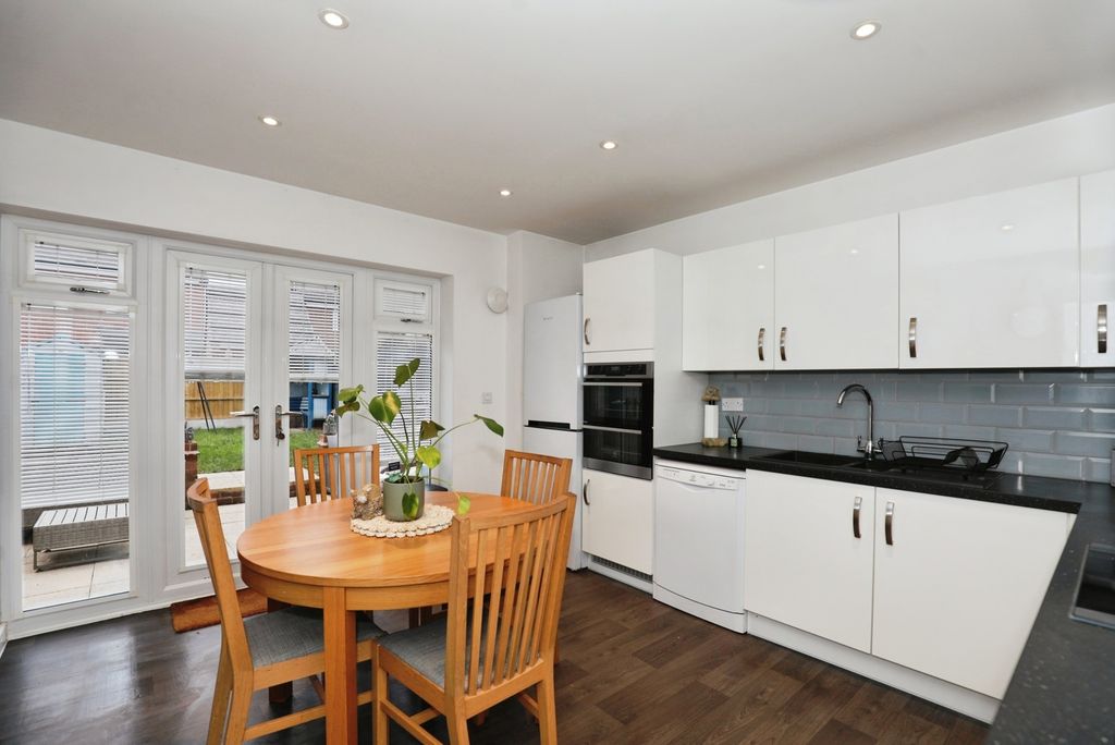 Property photo 3 of 19 Pbox-Img.Jpg