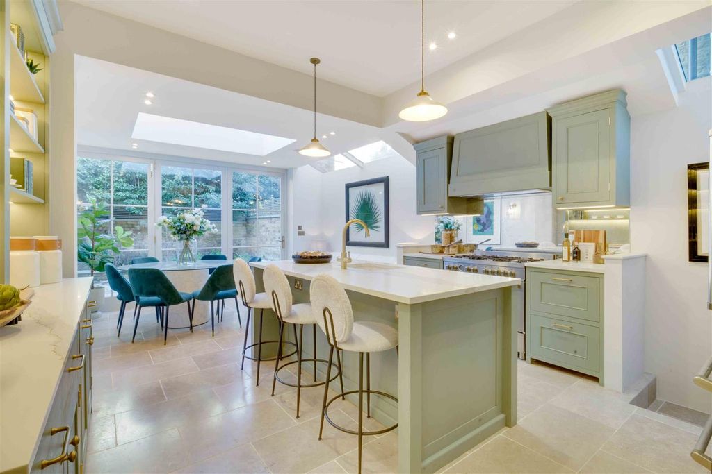 Property photo 1 of 31