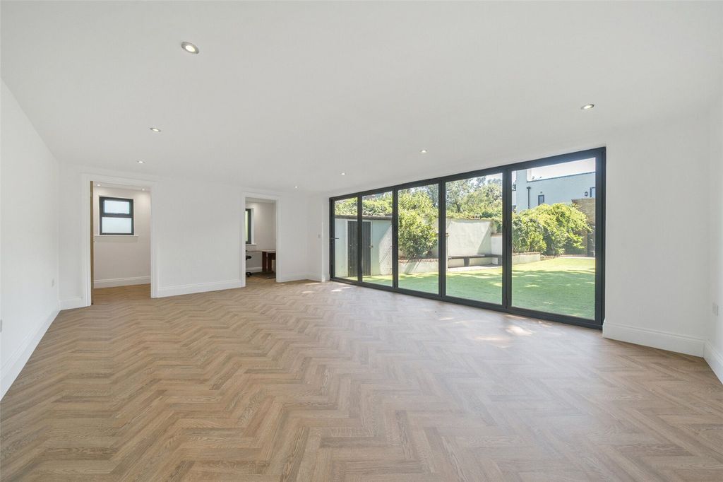 Property photo 3 of 22 Picture No. 02