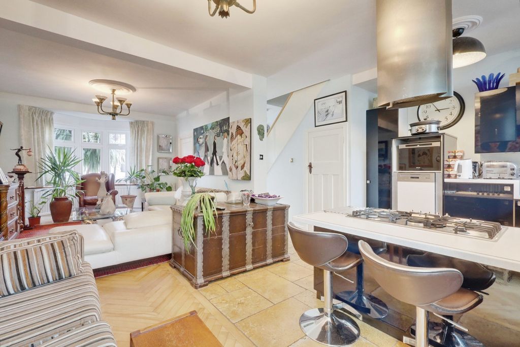 Property photo 2 of 23