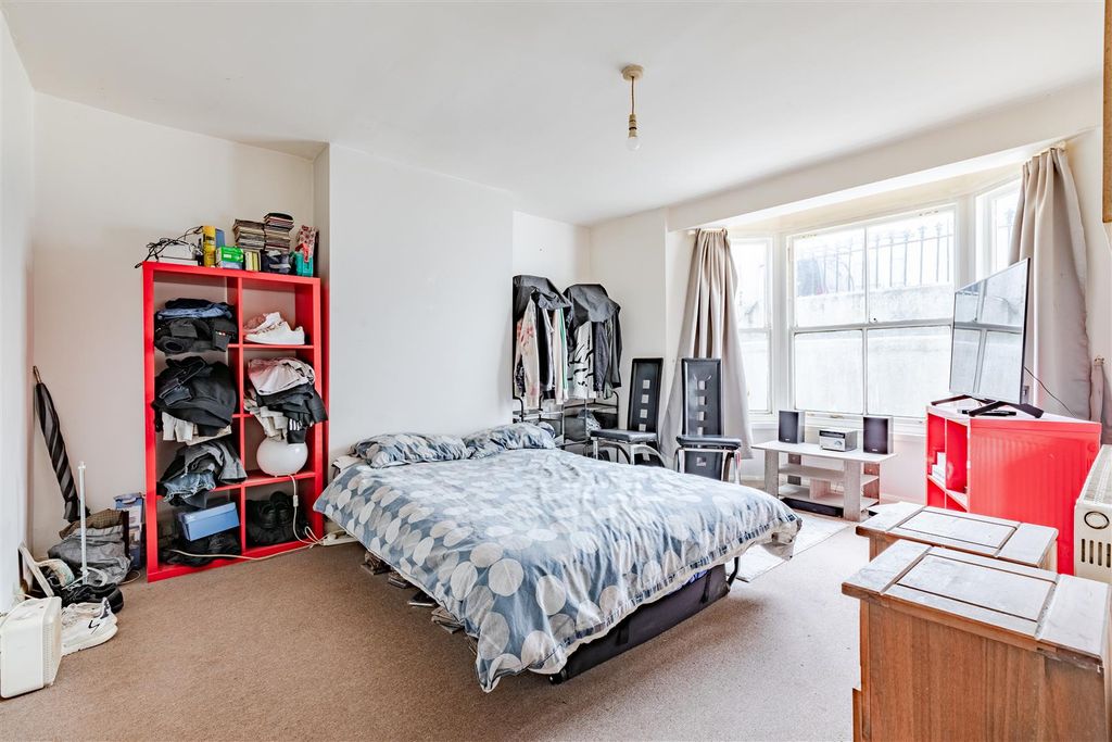 Property photo 3 of 9 Bedroom